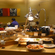 料理は、かなりの種類が取り揃えてあり、豊かな気持ちになります