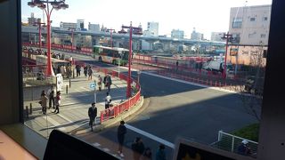 赤い橋の色が綺麗です