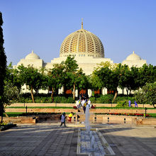 イスラムの宗教施設です。それなりの振る舞いを。