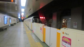 到着（出発）メロディに「虹と雪のバラード」が流れるようになりました