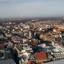 遠くにサッカー場も