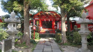 芭蕉の像が建っています