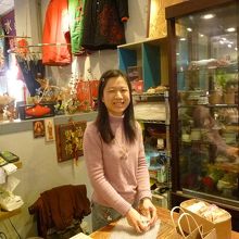 お店のお嬢さん