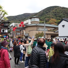 旅館街であれば混雑は緩和されています。