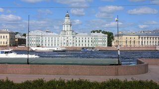 島の見どころは島の東端と南東部。