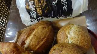 ハード系のパンがとてもおいしい。