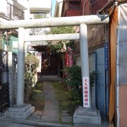 住宅地に有る小さな神社