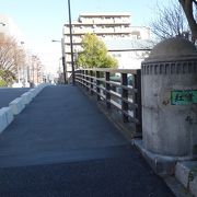 大横川親水公園に架かる橋のひとつ