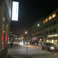 ホテル正面のバス停