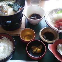 鱈鍋と刺身定食