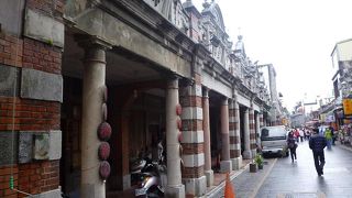 グレーをベースした綺麗な老街