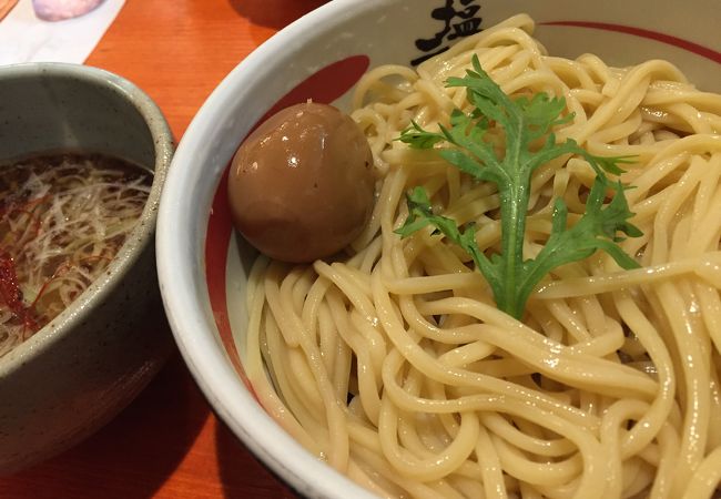 つけ麺を食べ