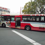 赤と白の車体が特徴でした。