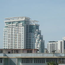 交通の便と安価な地価が、ＢＴＳブラカノン駅の発展の原動力です