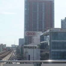 ＢＴＳ沿線のビルの建設状況です。国道３号線沿いの発展です。