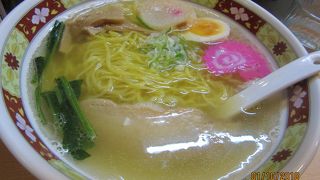 具だくさんで見た目も良い塩ラーメン
