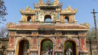 装飾の綺麗な門