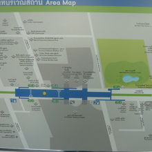 プロンポンにはエンポリウムというショッピングモールがあります