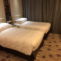 ツインの部屋はやや狭めだが改装してきれい、WiFiは問題ない