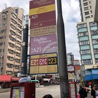 帰りのバスは旺角の市場の前