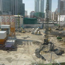 プロンポン地区では、現在も再開発の工事が続いていて、発展中