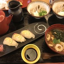 阿波御膳。生そば、そば米汁、鯛の握りのセットです