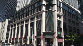 新しくおしゃれなショッピングモール