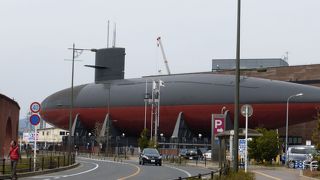 巨大な潜水艦の中を見学