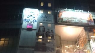 若者に人気のショッピングコンプレックス