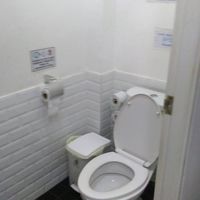 トイレもふたつ