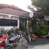 ホステル前は自転車置き場