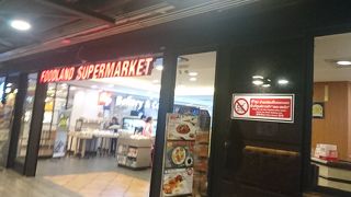 24時間営業のミドルクラススーパーマーケット