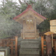 まずはここでお参りを！