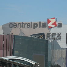 ラップラオのセントラルプラザの外観です。パホンヨーテン駅傍