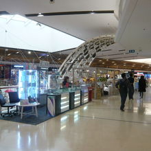 セントラルプラザの店内です。広々とした店内は、明るいです。