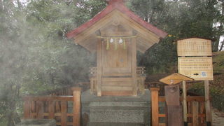 入ってすぐです