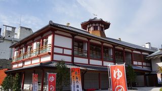 道後温泉の新しい顔に相応しい斬新なデザインです