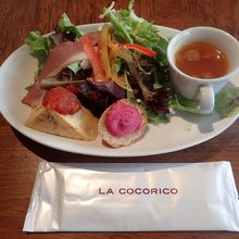 ランチコースで、まず出たサラダ