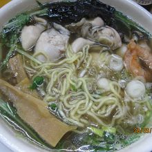 大満足の牡蠣魚醤ラーメン１，６４０円。 