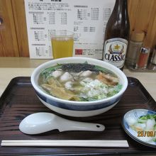 牡蠣魚醤ラーメンとビール