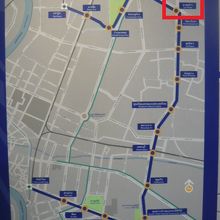 ラップラオ駅の位置です。ここから運行方向が南に変化します。