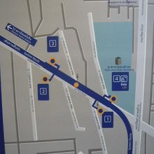 ラップラオ駅の出口案内です。パーク＆ライド施設も載っています