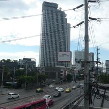 ラップラオ駅は、ラチャダピーセック通りにも面して、便利です。