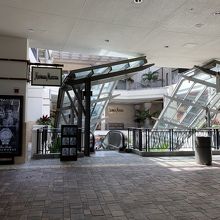 ここがアラモアナ からの入り口です。