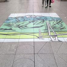 通路には大街道や愛媛の風景が何枚も描かれています