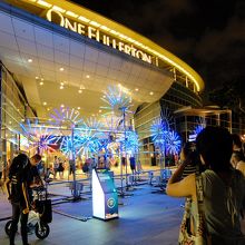 夜に見たワン・フラトンの一部。