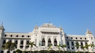 美しい白亜の建物