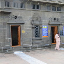 記念堂地下入口