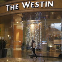 12月に行ったので、クリスマスのライトアップがされていました