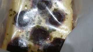 浅野屋。イートインは電源あり。